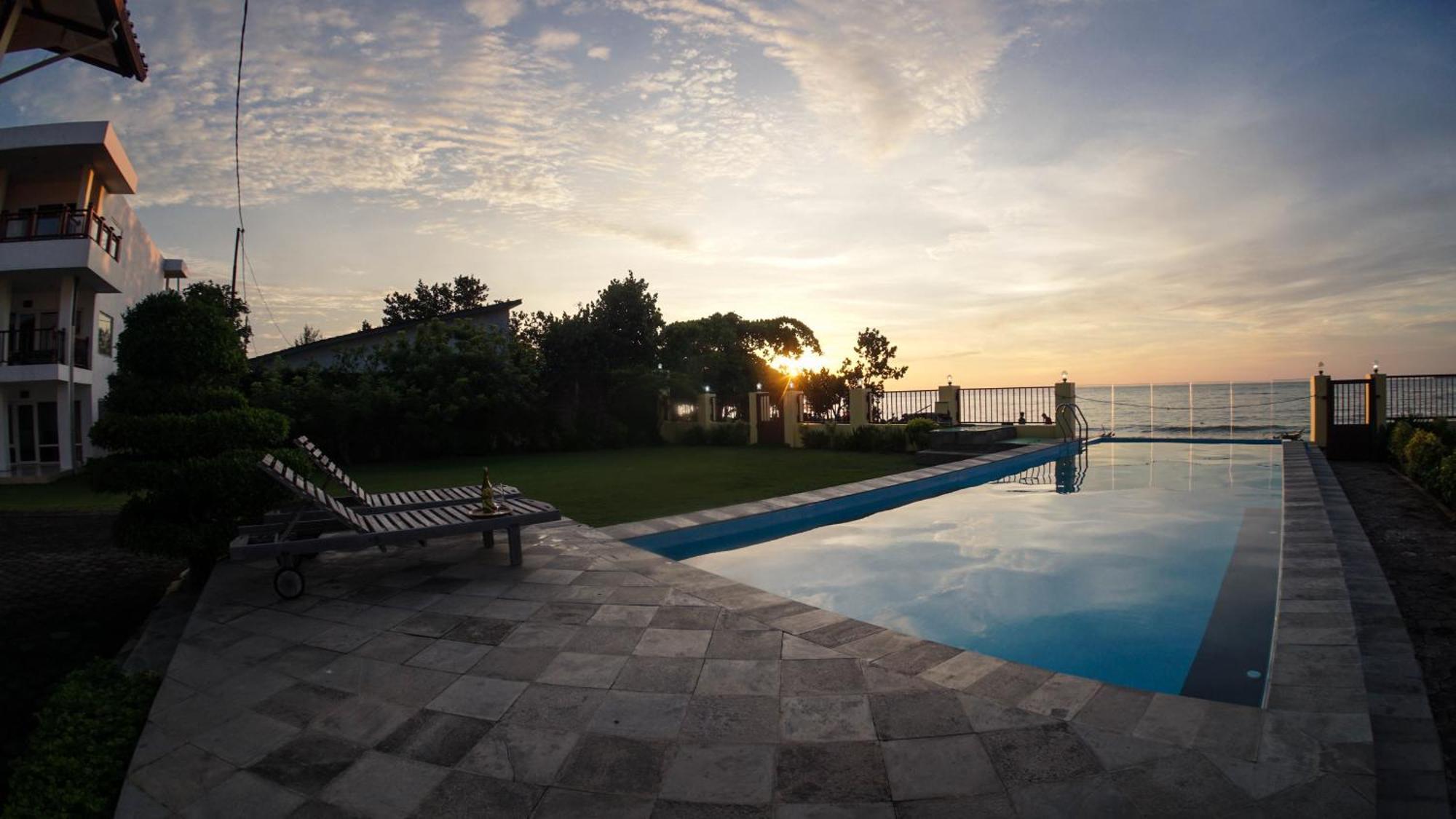 Seaview Beach Resort Jepara Exterior foto